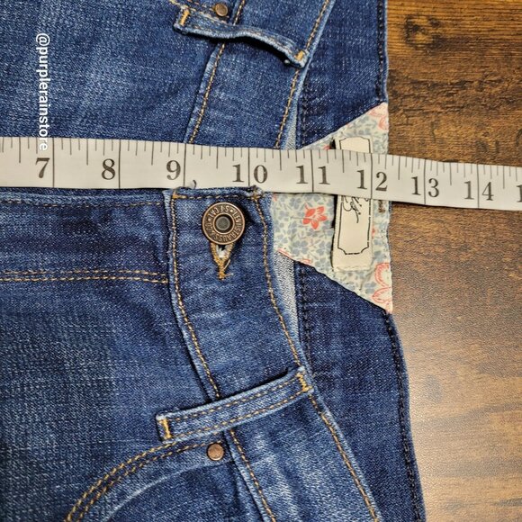 Vtg Levi's Jeans 10 Cuffed Capir Mid Rise Open Button Flap Medium Dark Wash Y2K - Picture 8 of 12